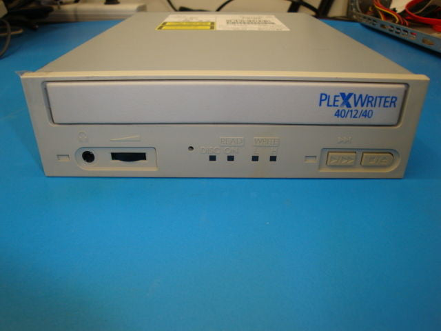 Plextor PX-W4012TS 40/12/40S CD-RW Drive 5.25'' HH SCSI TLA0105 - Micro Technologies (yourdrives.com)