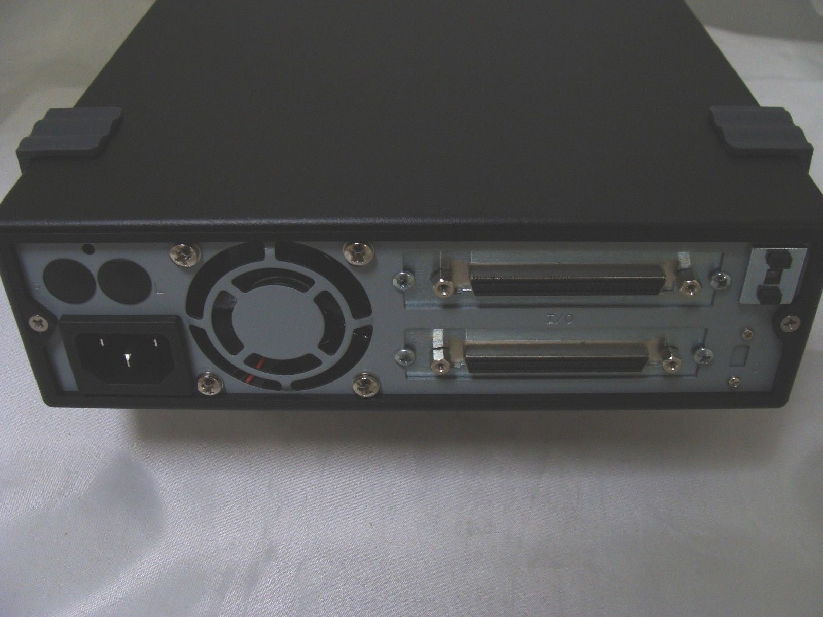 Tandberg SLR75 Data External Tape Drive 38/75GB SCSI III - Micro Technologies (yourdrives.com)