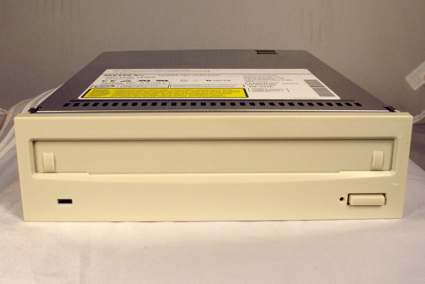 Plasmon MOD520i Internal SCSI MO Drive 5.2GB With NEW Bezel - Micro Technologies (yourdrives.com)